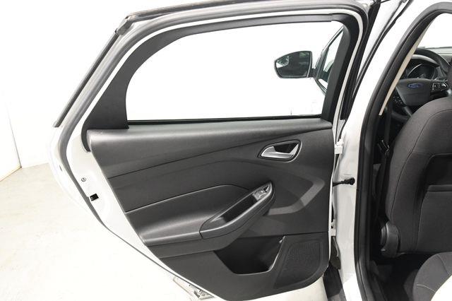 2017 Ford Focus SE photo