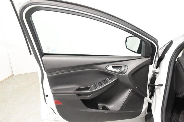 2017 Ford Focus SE photo