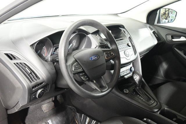 2017 Ford Focus SE photo