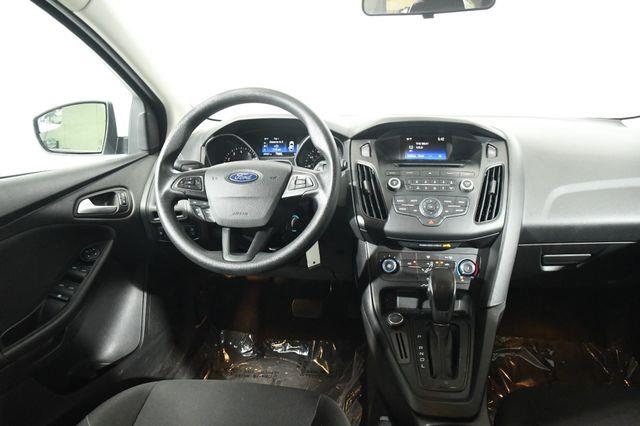 2017 Ford Focus SE photo
