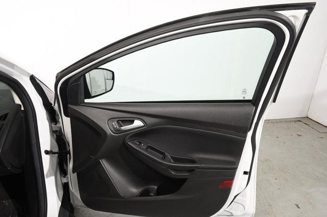2017 Ford Focus SE photo
