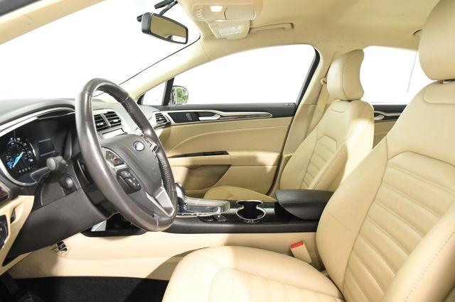 2016 Ford Fusion SE w/Nav/ Tech photo