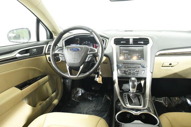 2016 Ford Fusion SE w/Nav/ Tech photo