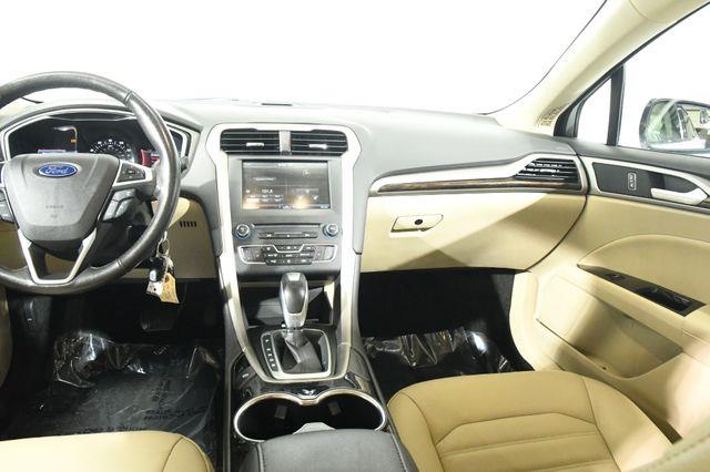 2016 Ford Fusion SE w/Nav/ Tech photo