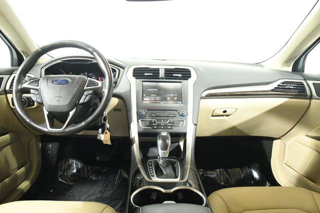 2016 Ford Fusion SE w/Nav/ Tech photo