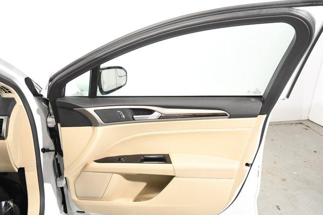 2016 Ford Fusion SE w/Nav/ Tech photo