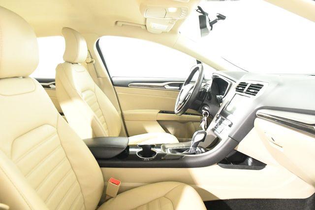2016 Ford Fusion SE w/Nav/ Tech photo