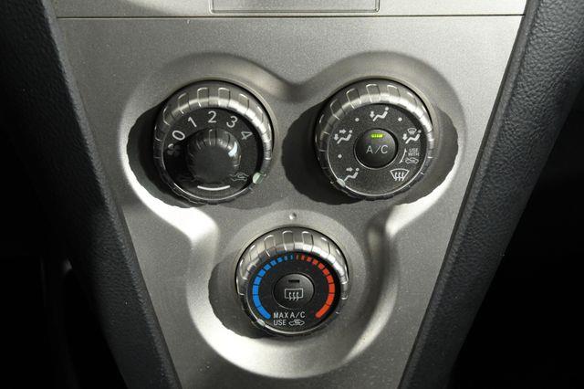 2010 Toyota Yaris photo