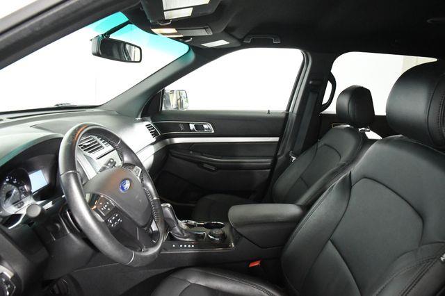 2016 Ford Explorer XLT w/ Nav & Heated Seats photo