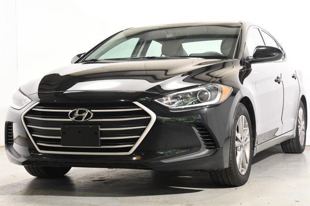 The 2017 Hyundai Elantra SE w/Tech photos