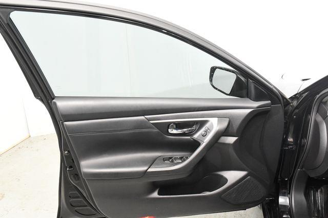 2016 Nissan Altima 2.5 SR photo