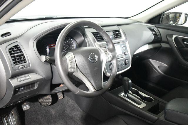 2016 Nissan Altima 2.5 SR photo