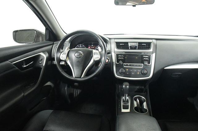 2016 Nissan Altima 2.5 SR photo