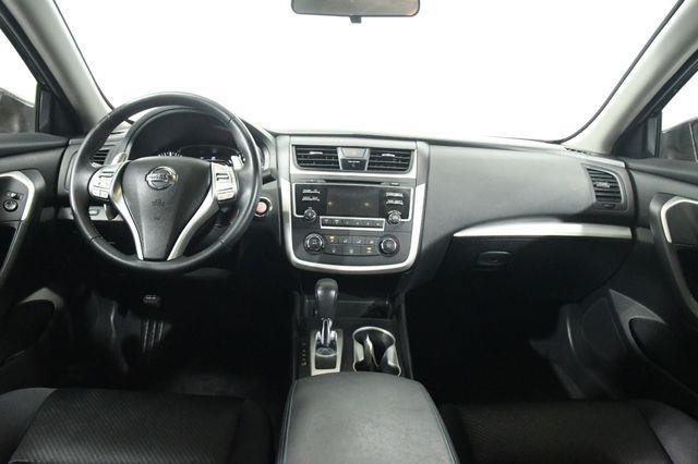 2016 Nissan Altima 2.5 SR photo