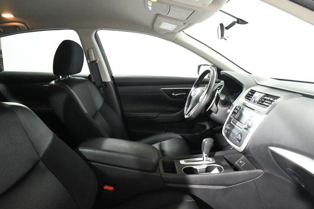 2016 Nissan Altima 2.5 SR photo