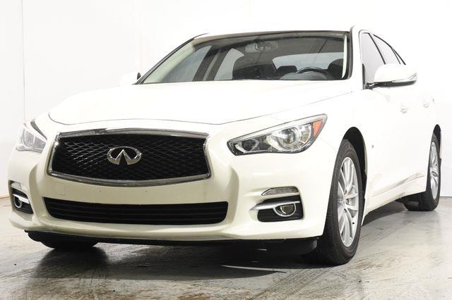 The 2015 Infiniti Q50 Premium w/ Nav & Heated Seats photos