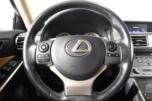 2016 Lexus IS age photo