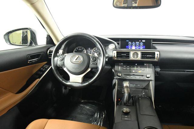 2016 Lexus IS age photo