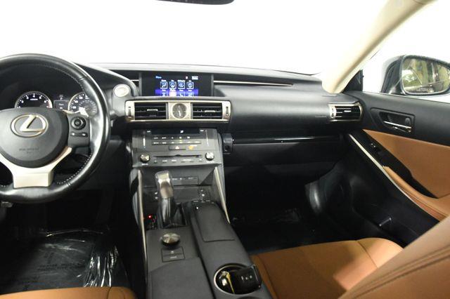 2016 Lexus IS age photo