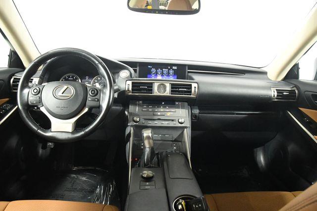 2016 Lexus IS age photo
