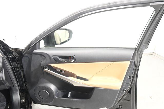 2016 Lexus IS age photo
