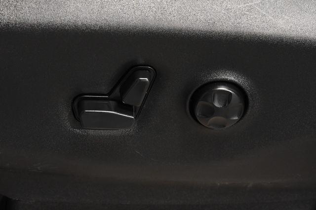 2017 Chrysler Pacifica Touring-L w/Nav/Blind Spot/ Sa photo