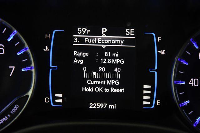 2017 Chrysler Pacifica Touring-L w/Nav/Blind Spot/ Sa photo