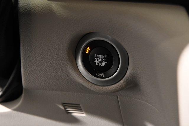 2017 Chrysler Pacifica Touring-L w/Nav/Blind Spot/ Sa photo
