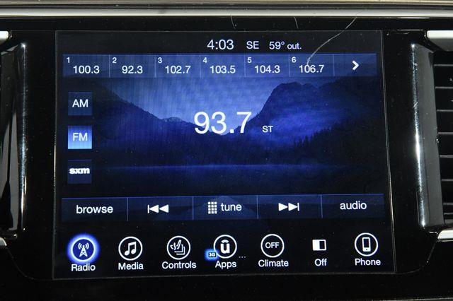 2017 Chrysler Pacifica Touring-L w/Nav/Blind Spot/ Sa photo
