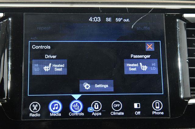 2017 Chrysler Pacifica Touring-L w/Nav/Blind Spot/ Sa photo