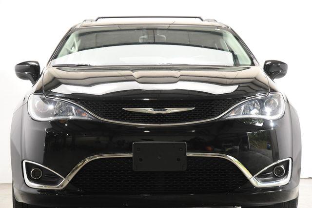 2017 Chrysler Pacifica Touring-L w/Nav/Blind Spot/ Sa photo