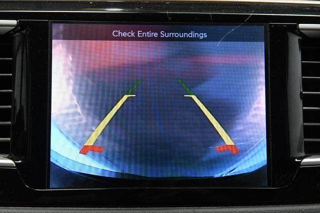 2017 Chrysler Pacifica Touring-L w/Nav/Blind Spot/ Sa photo