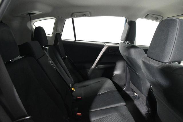 2016 Toyota RAV4 LE photo