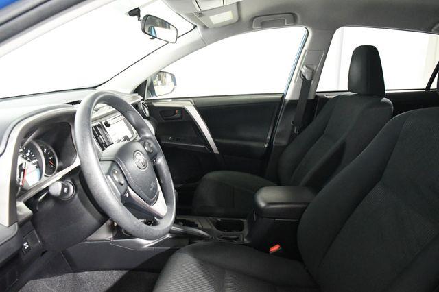 2016 Toyota RAV4 LE photo
