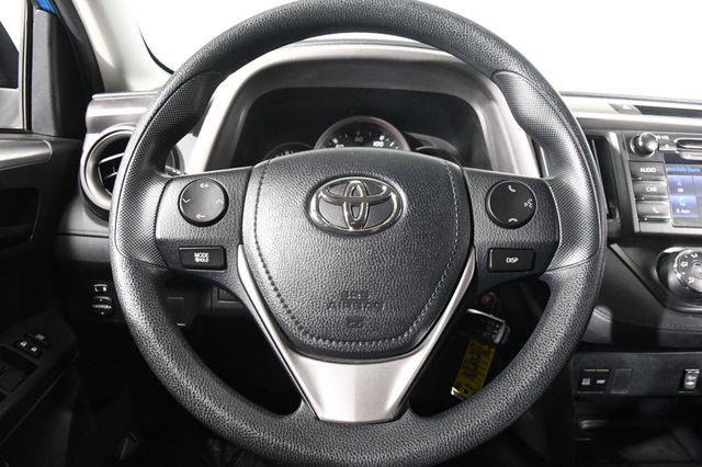 2016 Toyota RAV4 LE photo