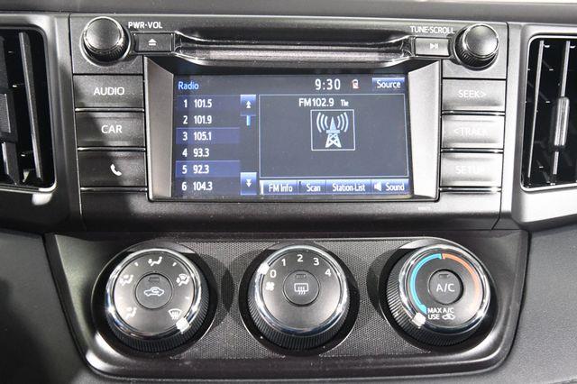 2016 Toyota RAV4 LE photo