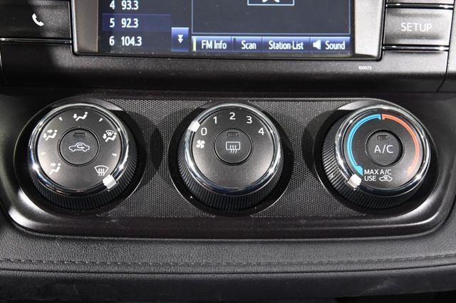 2016 Toyota RAV4 LE photo