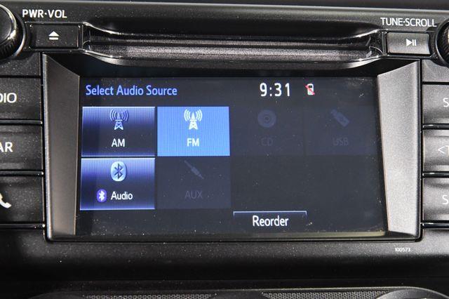 2016 Toyota RAV4 LE photo