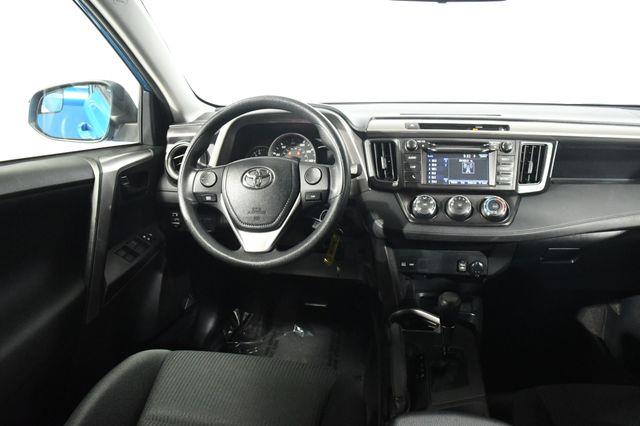 2016 Toyota RAV4 LE photo