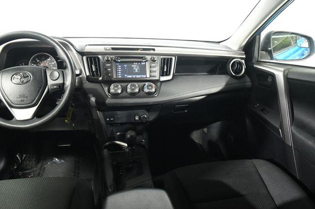 2016 Toyota RAV4 LE photo