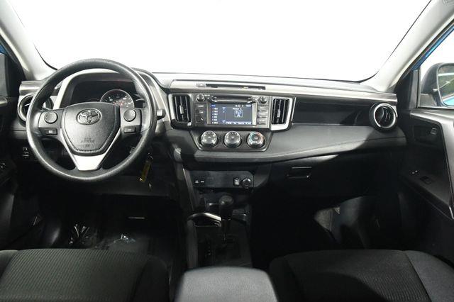 2016 Toyota RAV4 LE photo