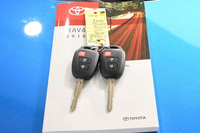 2016 Toyota RAV4 LE photo
