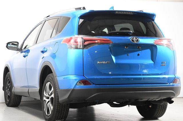 2016 Toyota RAV4 LE photo