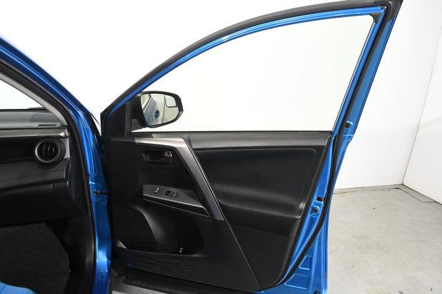 2016 Toyota RAV4 LE photo