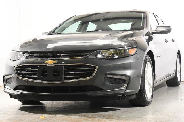 The 2016 Chevrolet Malibu LT photos
