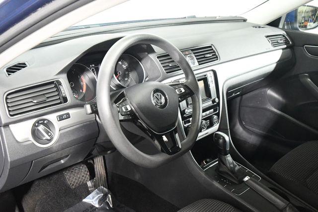 2016 Volkswagen Passat 1.8T S photo