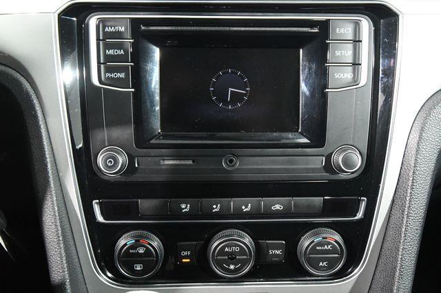2016 Volkswagen Passat 1.8T S photo