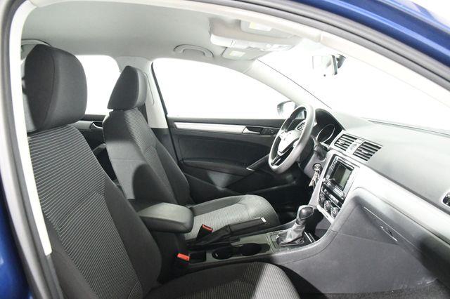 2016 Volkswagen Passat 1.8T S photo