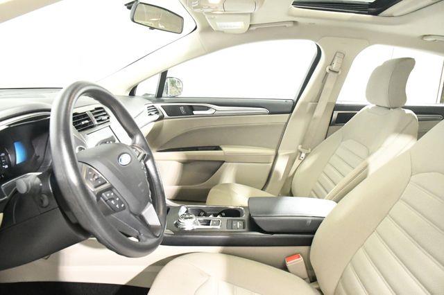 2018 Ford Fusion Hybrid SE w/ Sun roof photo