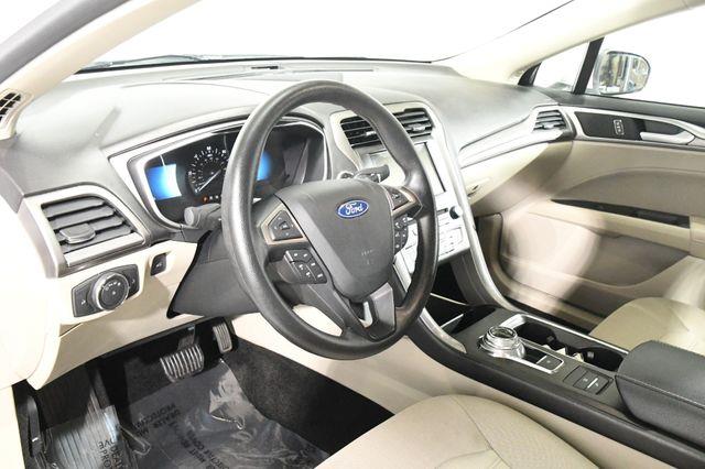 2018 Ford Fusion Hybrid SE w/ Sun roof photo